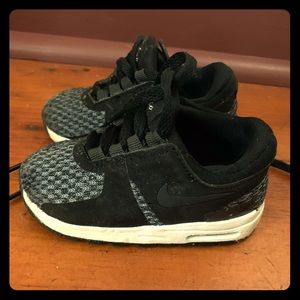 Toddler sneaker - size 5C Nike Zero Airmax
